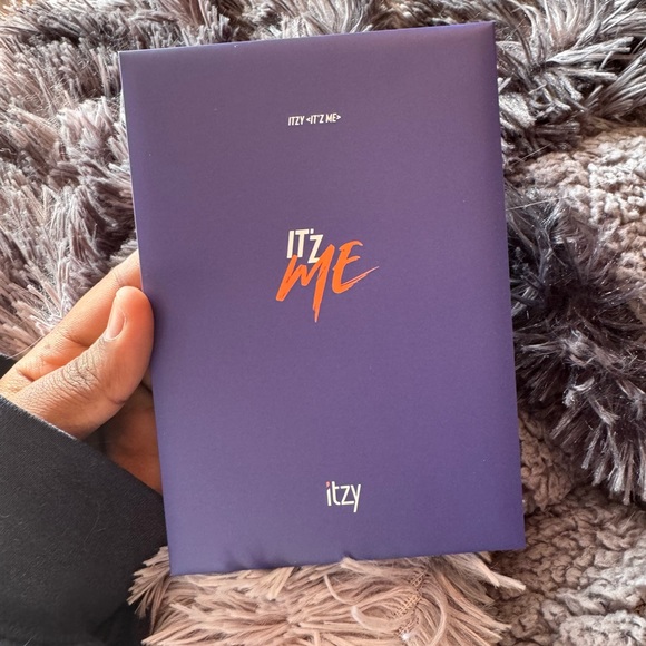 Itzy Album “Wannabe” Blue Ver. - Picture 7 of 12